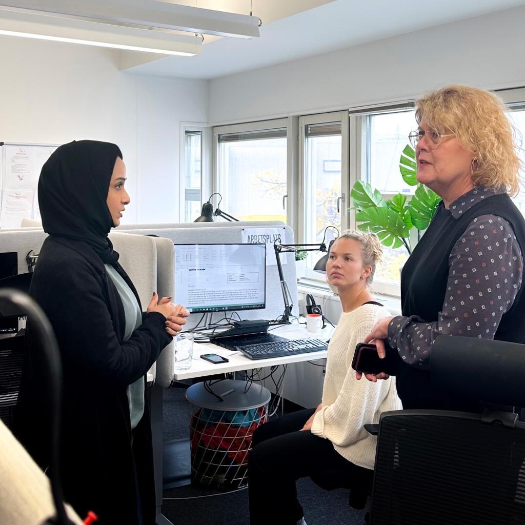 مساعد المدير التنفيذي لمركز أمان يترأس مؤتمر إقليم الشرق الأوسط وشمال أفريقيا خلال مشاركته في المؤتمر الدولي لخطوط مساندة الطفل: مركز أمان يشارك في استكوهولم